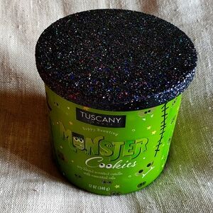 HALLOWEEN CANDLE: MONSTER COOKIES